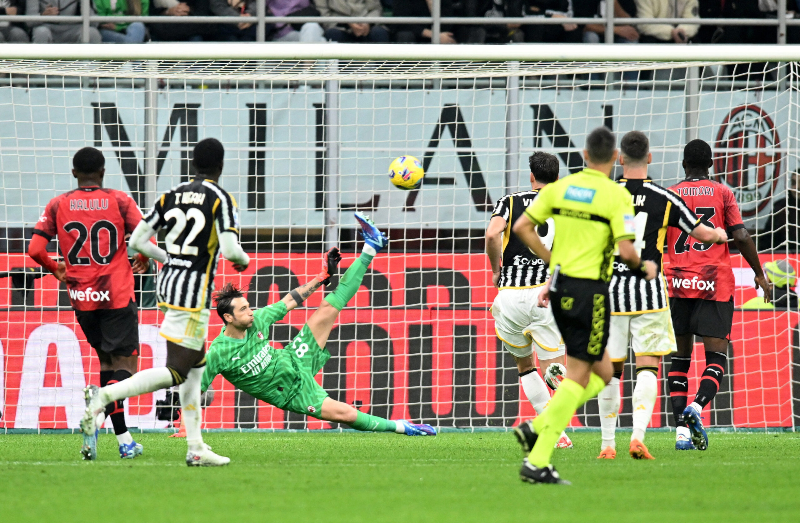Juventus sink 10-man Milan in Serie A | The Express Tribune