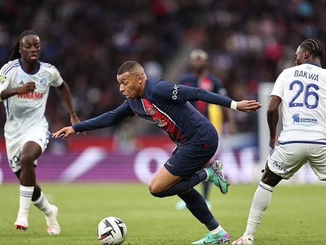 Mbappe on target in PSG win | The Express Tribune