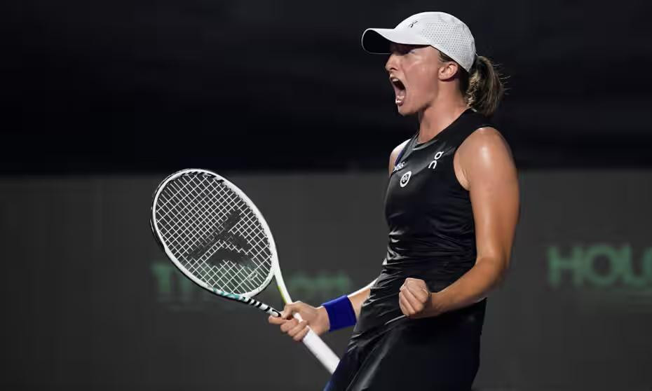 Swiatek beats Sabalenka in WTA Finals semis | The Express Tribune