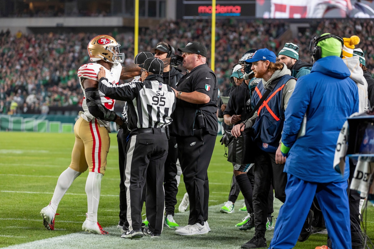 NFL bars Eagles top security staffer from sideline Sunday vs. Cowboys