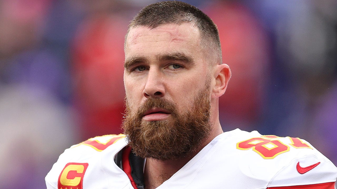 Chiefs' Travis Kelce calls Ravens' Justin Tucker 'a d---' over pre-AFC title game spat
