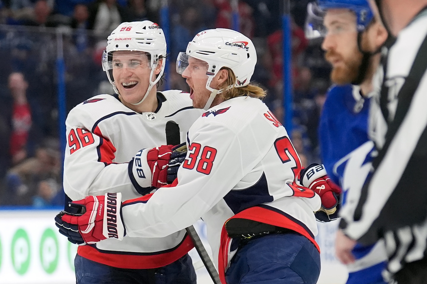 Capitals keep their composure, beat Lightning for third straight win