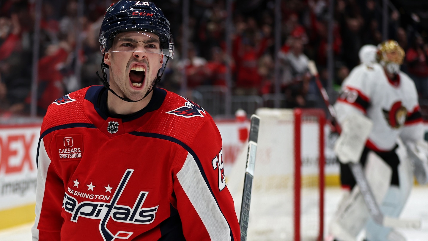 Hendrix Lapierre is back with the Capitals and making a statement